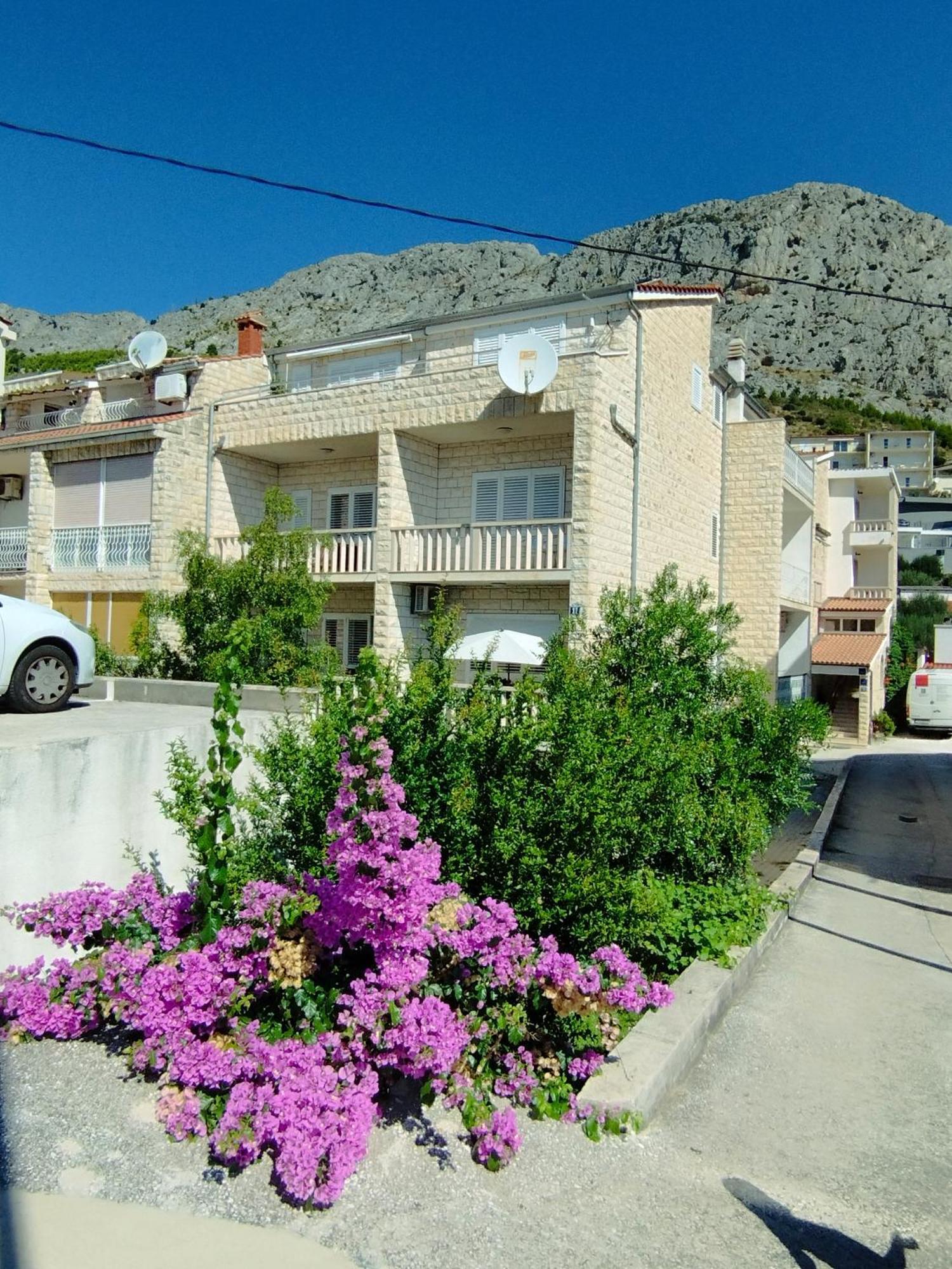 Ferienwohnung Am Sandstrand Omis Exterior photo